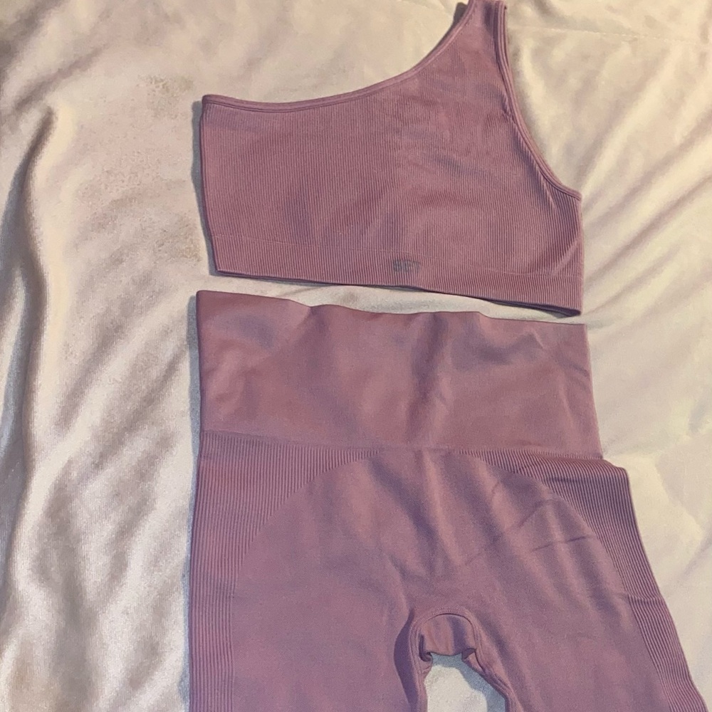 SETactive ROSY legging and bra set💞